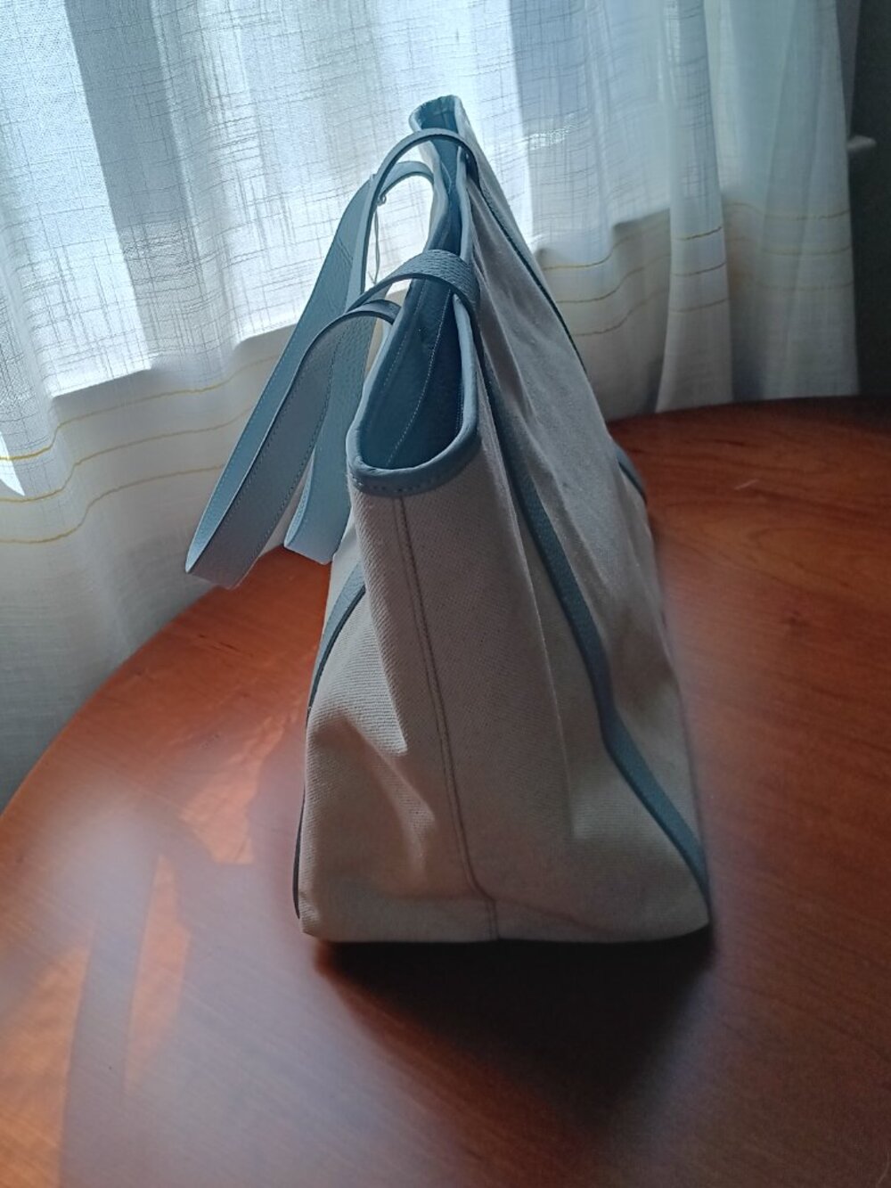 NWT Neely and Chloe Travel Tote Light Blue Pebbled Leather & White Canvas - Picture 3 of 10